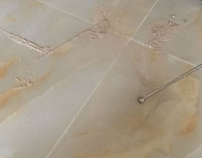 白玉瓷砖空鼓维修公司分享粘合剂选择不当在瓷砖铺贴过程中可能导致以下问题