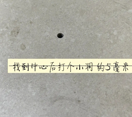 白玉瓷砖空鼓维修公司专业解答在瓷砖铺贴过程中，如果砂料搅拌不均匀，将会带来以下问题